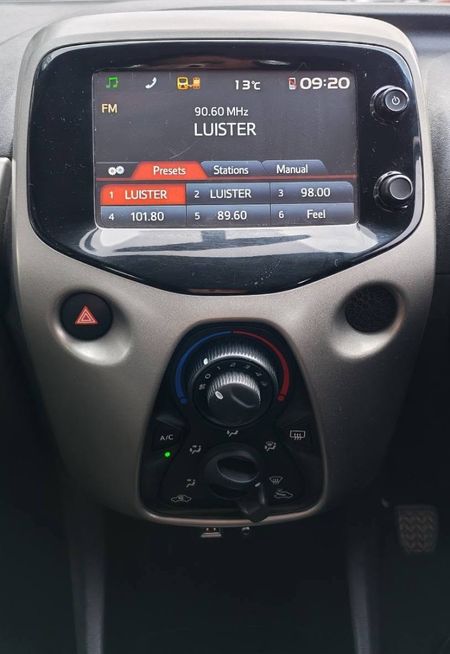 2016-Toyota-Aygo-10-X-Play-5-dr_11