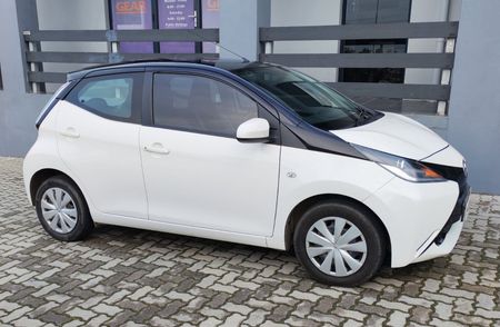 2016-Toyota-Aygo-10-X-Play-5-dr_1