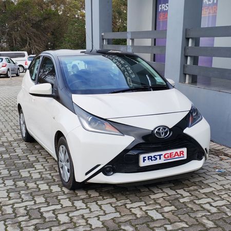 2016-Toyota-Aygo-10-X-Play-5-dr_2