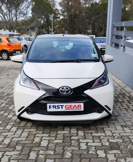 2016-Toyota-Aygo-10-X-Play-5-dr_4