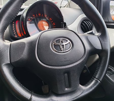 2016-Toyota-Aygo-10-X-Play-5-dr_6