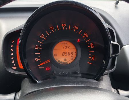 2016-Toyota-Aygo-10-X-Play-5-dr_7