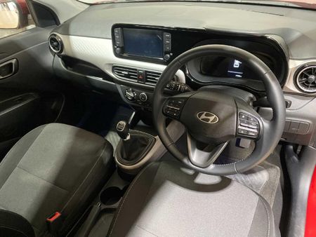 2025-Hyundai-Exter-12-Executive_15
