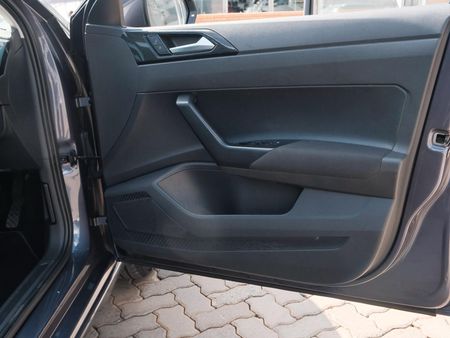 2022-Volkswagen-Polo-With-Panoramic-roof_9