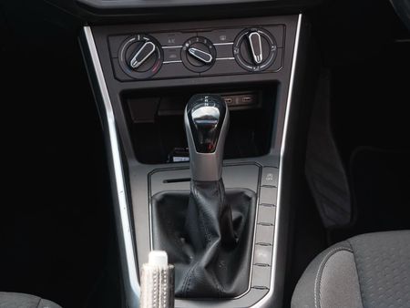 2022-Volkswagen-Polo-With-Panoramic-roof_13