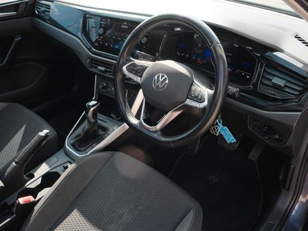 2022-Volkswagen-Polo-With-Panoramic-roof_15