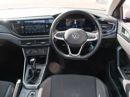 2022-Volkswagen-Polo-With-Panoramic-roof_17