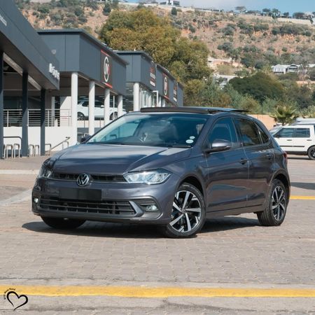 2022-Volkswagen-Polo-With-Panoramic-roof_1