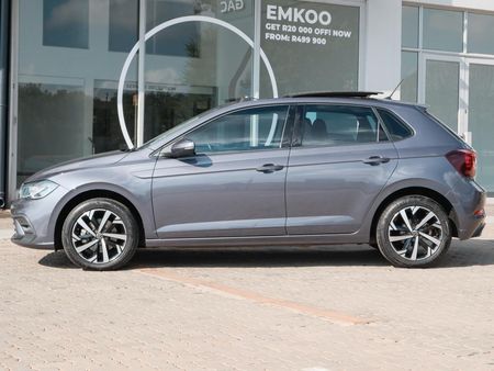 2022-Volkswagen-Polo-With-Panoramic-roof_20