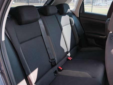 2022-Volkswagen-Polo-With-Panoramic-roof_23