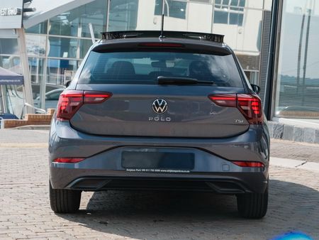 2022-Volkswagen-Polo-With-Panoramic-roof_24
