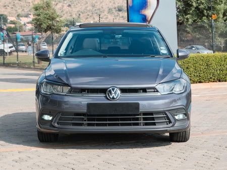 2022-Volkswagen-Polo-With-Panoramic-roof_2