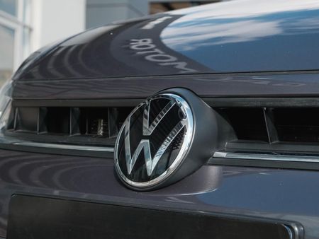 2022-Volkswagen-Polo-With-Panoramic-roof_5