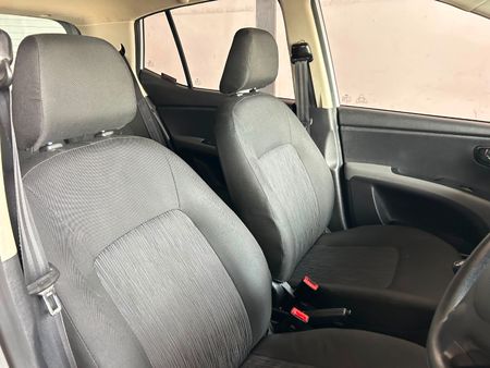 2013-Hyundai-i10-125-Glide_10