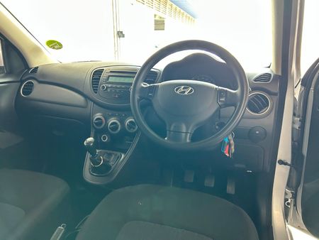 2013-Hyundai-i10-125-Glide_8
