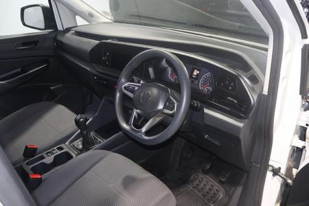 2023-Volkswagen-Caddy-Cargo-16i-81kw-Panel-Van_9