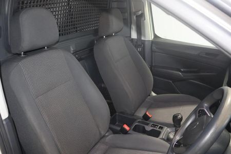 2023-Volkswagen-Caddy-Cargo-16i-81kw-Panel-Van_10
