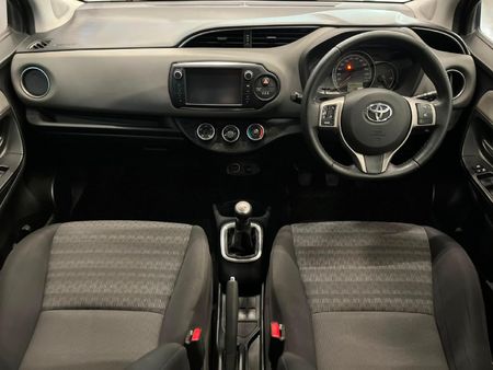 2016-Toyota-Yaris-10-5-dr_9