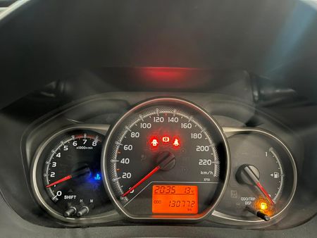2016-Toyota-Yaris-10-5-dr_10