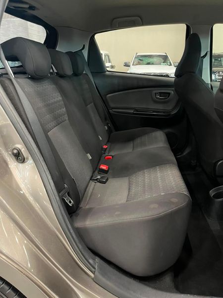 2016-Toyota-Yaris-10-5-dr_11