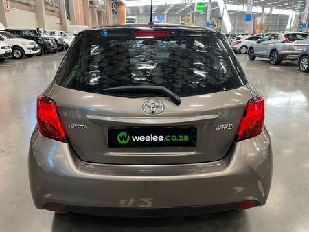 2016-Toyota-Yaris-10-5-dr_3