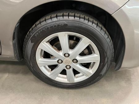 2016-Toyota-Yaris-10-5-dr_8