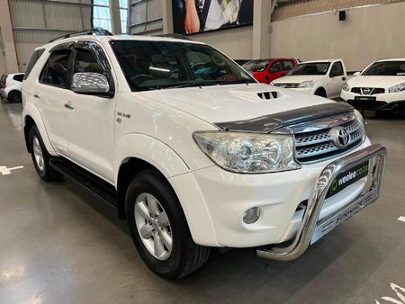 2011-Toyota-Fortuner-30-D-4D-Heritage-Raised-Body-Auto_0