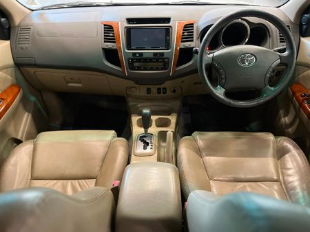 2011-Toyota-Fortuner-30-D-4D-Heritage-Raised-Body-Auto_9