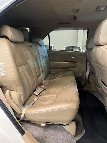 2011-Toyota-Fortuner-30-D-4D-Heritage-Raised-Body-Auto_11