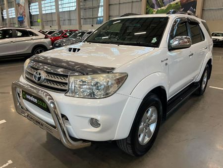 2011-Toyota-Fortuner-30-D-4D-Heritage-Raised-Body-Auto_6