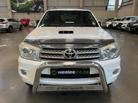 2011-Toyota-Fortuner-30-D-4D-Heritage-Raised-Body-Auto_7