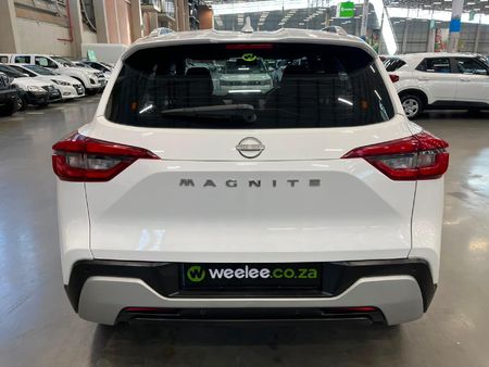2024-Nissan-Magnite-10-Visia_3