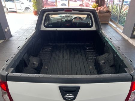 2019-Nissan-NP200-16_9
