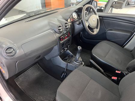 2019-Nissan-NP200-16_12