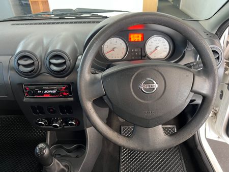 2019-Nissan-NP200-16_14