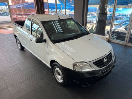 2019-Nissan-NP200-16_1