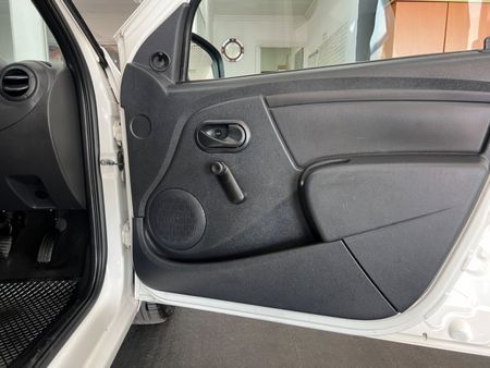 2019-Nissan-NP200-16_20