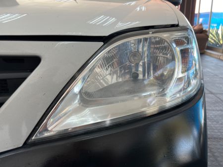 2019-Nissan-NP200-16_23