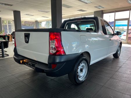 2019-Nissan-NP200-16_7