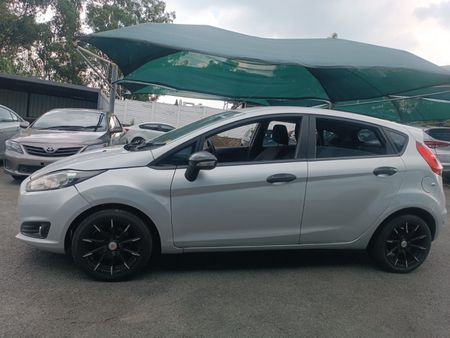2014-Ford-Fiesta-14-Ambiente-5-dr_12