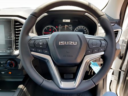 2026-Isuzu-D-Max-19-DDI-HR-LS-Auto-Double-Cab_17