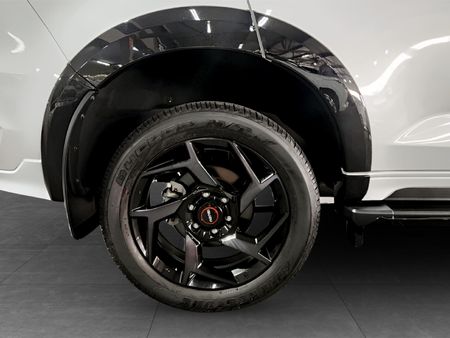 2025-Isuzu-Mu-x-30D-Onyx-XT-4x4-Auto_7