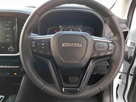 2026-Isuzu-Mu-x-30D-HR-LSE-Auto_17