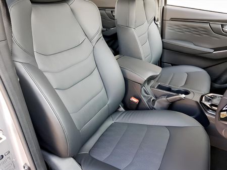 2026-Isuzu-D-Max-30-DDI-V-Cross-HR-Auto-Double-Cab_13
