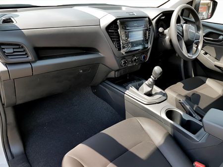 2026-Isuzu-D-Max-19-DDI-HR-L-Extended-Cab_12