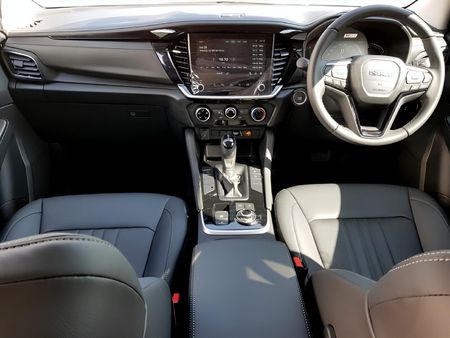 2026-Isuzu-Mu-x-30D-LS-4x4-Auto_6