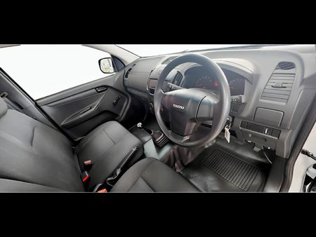 2026-Isuzu-D-Max-250C-Single-Cab_18