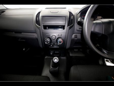 2026-Isuzu-D-Max-250C-Fleetside-Single-Cab_15