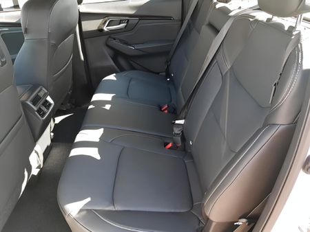 2026-Isuzu-D-Max-30-DDI-V-Cross-HR-Auto-Double-Cab_12