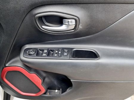 2021-Jeep-Renegade-24-Trailhawk-AWD-Auto_17